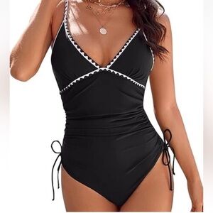 Blooming Jelly One Piece Tummy Control Swimsuit Black White Ruched Size Large 10